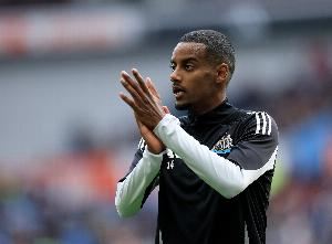 伊萨克上赛季末便告知纽卡想离队，一些球员对他的行为感到愤怒