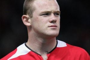 2004年的今天鲁尼在曼联首秀上演帽子戏法，253球为队史射手王