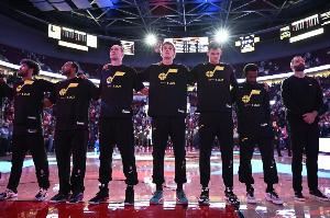 上赛季是爵士队史首次单赛季60+负！其余各队都有单赛季60+负历史