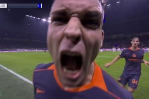 可算进一个了!劳塔罗破门,爆射皮球后对镜头怒吼庆祝😤